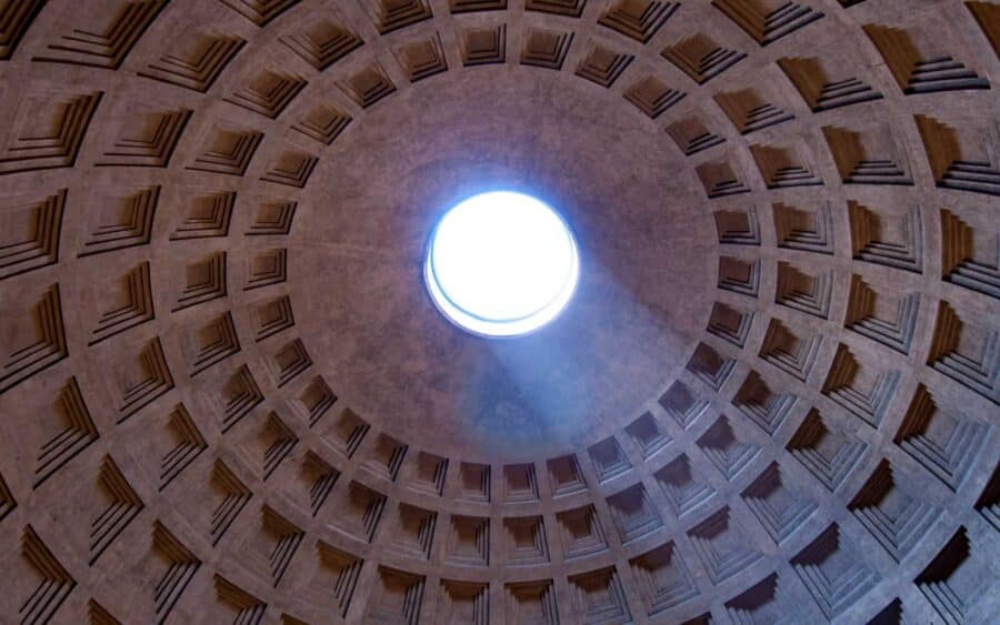 tempio solare o cupola del pantheon a roma